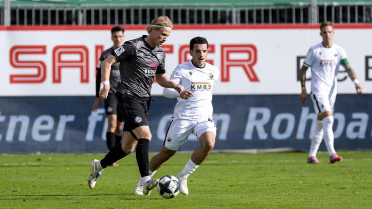 v li Vico Meien Aalen, 27, Arianit Ferati SVS, 47, tackle, game scene, duel, tackle, tackling, dynamics, action, 24 10 2026, Sandhausen, Germany, soccer, Regionalliga Southwest, SV Sandhausen vs. VfR Aalen xozx