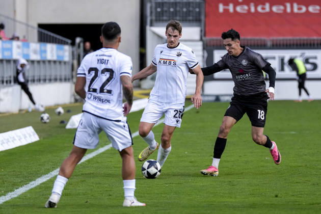 From left: Seyhan Yigit (SVS), 22, Max Christiansen (SVS), 26, Dean Melo (Aalen), 18, tackle, game scene, duel, tackle, tackling, dynamism, action, 10 24 2026, Sandhausen, Germany, soccer, Regionalliga Southwest, SV Sandhausen vs. VfR Aalen xozx