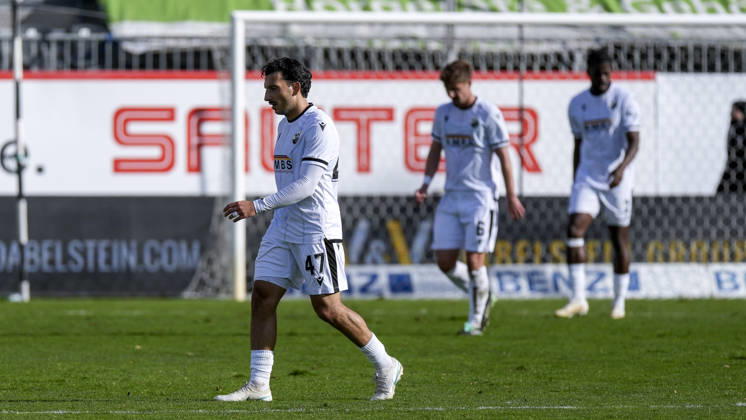 From left: Arianit Ferati (SVS), 47, Niklas Tarnat (SVS), 6, Kwabe Schulz SVS, 2, player from SV Sandhausen SVS, looking disappointed, disappointment, frustration, pessimistic, after conceding the goal to make it 0–1, action, game scene, October 24, 2026, Sandhausen, Germany, soccer, Regionalliga Southwest, SV Sandhausen vs. VfR Aalen xozx