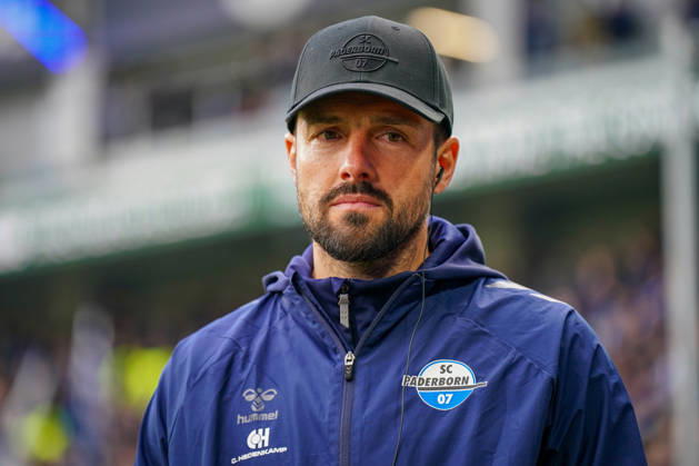 German Soccer Bundesliga 2026–2027, Matchday 7: SC Paderborn vs. Hamburger SV at Home Deluxe Arena, Paderborn; Ralf Kettemann, Paderborn Coach: Facial Expressions, Emotions Copyright: xJOERANxSTEINSIEKx