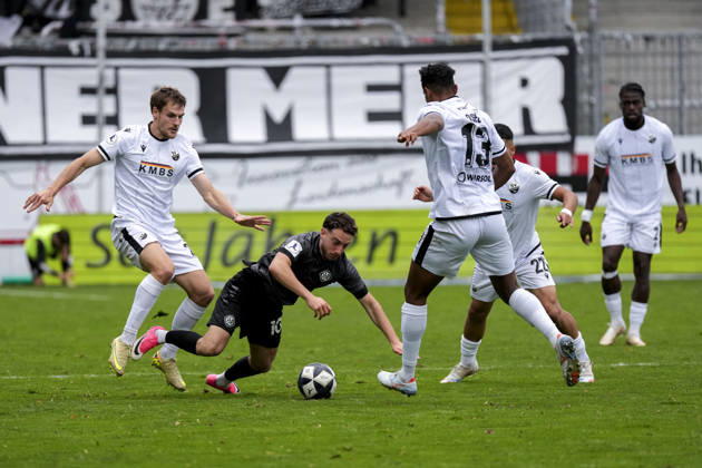 From left: Max Christiansen (SVS), 26; Yunus Emre Kahriman (Aalen), 10; Yannick Osee (SVS), 13; Seyhan Yigit (SVS), 22; Kwabe Schulz SVS, 2, tackle, game action, duel, tackle, tackling, dynamic, action, 24 10 2026, Sandhausen, Germany, soccer, Regionalliga Südwest, SV Sandhausen vs. VfR Aalen xozx