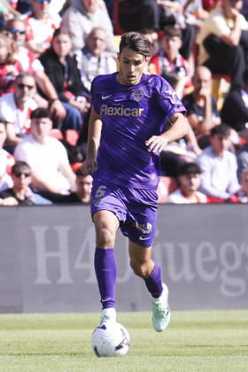 Rayo Vallecano vs. Espanyol, La Liga EA Sports 2026, October 24, 2026, Vallecas Stadium, Madrid, Spain Federico Redondo Solari of Elche runs with the ball during the La Liga EA Sports match between Rayo Vallecano and Elche CF at Vallecas Stadium on October 24, 2026, in Madrid, Spain Madrid Vallecas Stadium Madrid Spain Copyright: xAlejandroxMatiasxAcostax