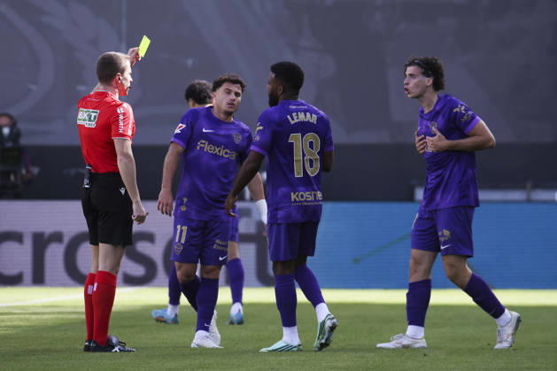 Rayo Vallecano vs. Espanyol, La Liga EA Sports 2026, October 24, 2026, Vallecas Stadium, Madrid, Spain The referee shows a yellow card to Javier Morcillo of Elche during the La Liga EA Sports match between Rayo Vallecano and Elche CF at Vallecas Stadium on October 24, 2026, in Madrid, Spain Madrid Vallecas Stadium Madrid Spain Copyright: xAlejandroxMatiasxAcostax