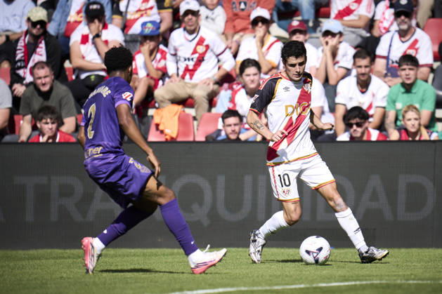 October 24, 2026, Madrid, Madrid, Spain: Sergio Camello of Rayo Vallecano in action during the Spanish League, LaLiga EA Sports, football match played between Rayo Vallecano and Elche CF at Vallecas stadium on October 24, 2026, in Madrid, Spain. Madrid Spain - ZUMAa181 20261024_zaa_a181_110 Copyright: xAngelxPerezxMecax