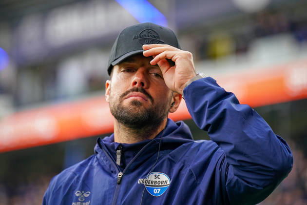 German Soccer Bundesliga 2026–2027, Matchday 7: SC Paderborn vs. Hamburger SV at Home Deluxe Arena, Paderborn; Ralf Kettemann, Paderborn Coach: Facial Expressions, Emotions Copyright: xJOERANxSTEINSIEKx