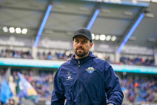 German Soccer Bundesliga 2026–2027, Matchday 7: SC Paderborn vs. Hamburger SV at Home Deluxe Arena, Paderborn; Ralf Kettemann, Paderborn Coach: Facial Expressions, Emotions Copyright: xJOERANxSTEINSIEKx