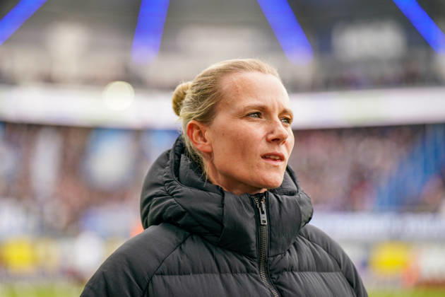 Germany Soccer Bundesliga 2026–2027, Matchday 7: SC Paderborn vs. Hamburger SV at Home Deluxe Arena in Paderborn. Kathleen Krüger, sporting director of Hamburger SV (HSV), the first full-time female sporting director in Bundesliga history and former team manager of FC Bayern Munich. Portrait, close-up on the sidelines at Home Deluxe Arena in Paderborn, wearing a black winter jacket, smiling, looking to the side; soccer, Bundesliga, SC Paderborn 07, Hamburger SV, sports management, sports director, club leadership, female official, women in soccer, management, sports venue, facial expressions, emotion Copyright: xJOERANxSTEINSIEKx