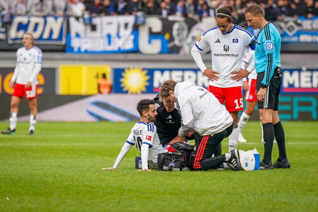 German Bundesliga 2026–2027, Matchday 7: SC Paderborn vs. Hamburger SV at Home Deluxe Arena in Paderborn; Fabio Vieira of Hamburger SV, 20, had to leave the field due to injury Copyright: xJOERANxSTEINSIEKx