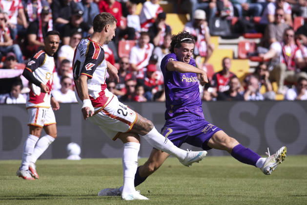 Rayo Vallecano vs. Espanyol, La Liga EA Sports 2026, October 24, 2026, Vallecas Stadium, Madrid, Spain Florian Lejeune is defended by Javier Morcillo of Elche during a La Liga EA Sports match between Rayo Vallecano and Elche CF at Vallecas Stadium on October 24, 2026, in Madrid, Spain Madrid Vallecas Stadium Madrid Spain Copyright: xAlejandroxMatiasxAcostax