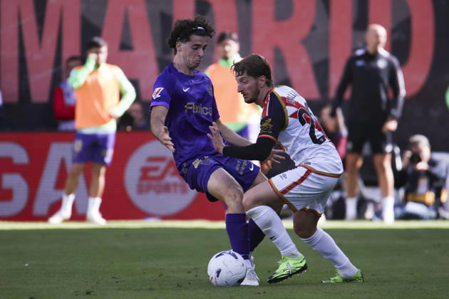 Rayo Vallecano vs. Espanyol, La Liga EA Sports 2026, October 27, 2026, Vallecas Stadium, Madrid, Spain Ivan Balliu of Rayo Vallecano is defended by Javier Morcillo of Elche during a La Liga EA Sports match between Rayo Vallecano and Elche CF at Vallecas Stadium on October 24, 2026, in Madrid, Spain Madrid Vallecas Stadium Madrid Spain Copyright: xAlejandroxMatiasxAcostax
