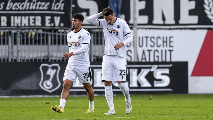 From left: Tasos Leonidis (SVS), 29, Teoman Akmestanli (SVS), 23, disappointed by the loss, disappointment after the final whistle, highlight, losers, lost, frustration, disappointed, pessimistic, October 24, 2026, Sandhausen, Germany, soccer, Regionalliga Southwest, SV Sandhausen vs. VfR Aalen xozx