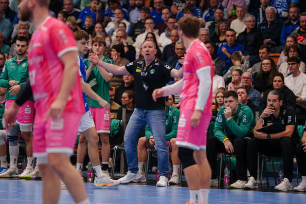 2nd Handball Bundesliga, Matchday 9: Dessau Roßlauer HV 06 vs. SC DHfK Leipzig. Frank Carstens, coach of SC DHfK Leipzig, on October 24, 2026, at the Anhalt Arena in Dessau Roßlau, Saxony-Anhalt, Dessau Roßlau, Anhalt Arena, Saxony-Anhalt, Germany