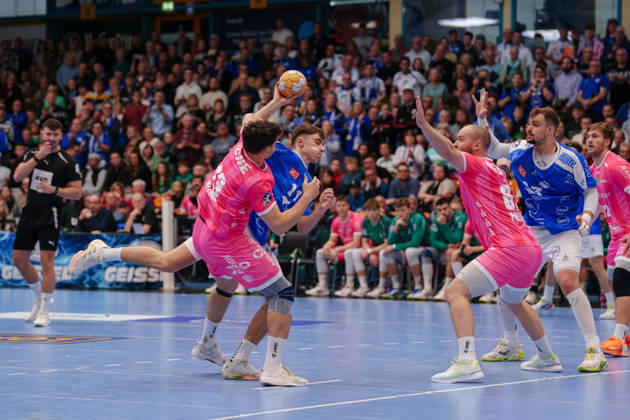 2nd Handball Bundesliga, Matchday 9: Dessau Roßlauer HV 06 vs. SC DHfK Leipzig, Alen Hadzimuhamedovic (Dessau Roßlauer HV 06), 11 is blocked while shooting on October 24, 2026, at the Anhalt Arena, Dessau-Roßlau, Saxony-Anhalt, Dessau-Roßlau, Anhalt Arena, Saxony-Anhalt, Germany