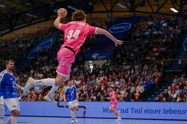 2nd Handball Bundesliga, Matchday 9: Dessau Roßlauer HV 06 vs. SC DHfK Leipzig, Anton Voß (SC DHfK Leipzig), 34 taking a shot on October 24, 2026, at the Anhalt Arena, Dessau-Roßlau, Saxony-Anhalt, Dessau-Roßlau, Anhalt Arena, Saxony-Anhalt, Germany