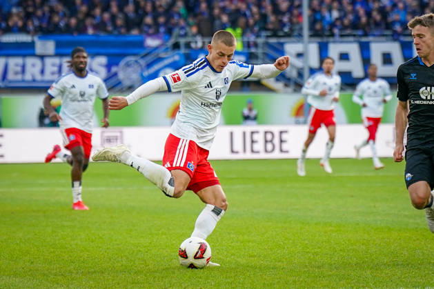German Soccer Bundesliga 2026–2027, Matchday 7: SC Paderborn vs. Hamburger SV at Home Deluxe Arena, Paderborn; Miro Muheim (Hamburger SV), 28 on the ball Copyright: xJOERANxSTEINSIEKx