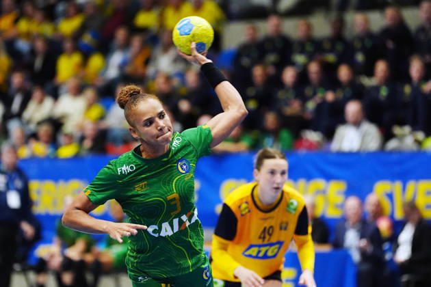 JÖNKÖPING, SWEDEN October 24, 2026: Brazil s Alexandra do Nascimento during the women s international handball match between Sweden and Brazil at Idrottshuset in Jönköping, Sweden, October 24, 2026 JÖNKÖPING SWEDEN x9200x  Copyright: xBjörnxLarssonxRosvall TTx HANDBALL WOMEN SWEDEN - BRAZIL