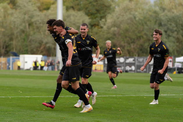 October 24, 2026, xjyhynx, Soccer 3rd Division, VfB Stuttgart U23 vs. Alemannia Aachen, from left: Alemannia Aachen celebrates after Danilo Wiebe s 1-0 goal in the 28th minute, Alemannia Aachen vs. Großaspach