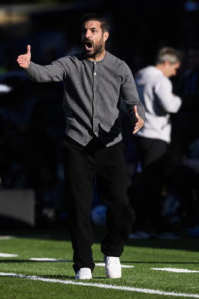 Como 1907 v US Sassuolo - Serie A Cesc Fabregas, head coach of Como 1907, reacts during the Serie A football match between Como 1907 and US Sassuolo. Como Italy Copyright: xNicolòxCampox