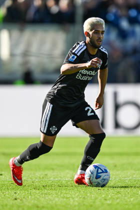 Yan Couto of Calcio Como in action during the Serie A soccer match between Como Calcio and Sassuolo FC at the Giuseppe Sinigaglia stadium in Como, north Italy - October 24, 2026 - Soccer.  Copyright: xTizianoxBallabio LaPressex