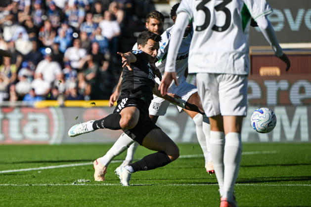 Tasos Douvikas of Como Calcio in action during the Serie A soccer match between Como Calcio and Sassuolo FC at the Giuseppe Sinigaglia stadium in Como, north Italy - October 24, 2026 - Soccer.  Copyright: xTizianoxBallabio LaPressex