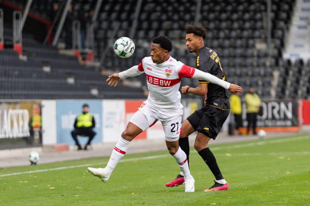 October 24, 2026, xjyhynx, Soccer 3rd Division, VfB Stuttgart U23 vs. Alemannia Aachen, from left: Jarzinho Malanga 27, VfB Stuttgart II in a tackle with Joel da Silva Kiala 37, Alemannia Aachen Großaspach