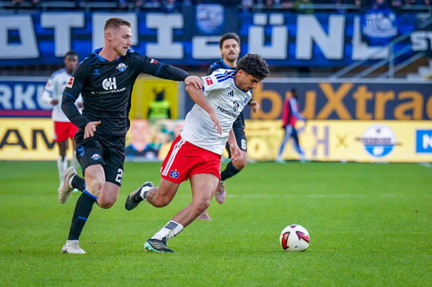 German Soccer Bundesliga 2026–2027, Matchday 7: SC Paderborn vs. Hamburger SV at Home Deluxe Arena in Paderborn; Martin Adeline (Hamburger SV) and Tjark Scheller (Paderborn) in a tackle, 25 Copyright: xJOERANxSTEINSIEKx