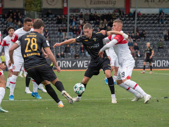 Tackle: Georg Ermolaev (TSV Alemannia Aachen, 20) vs. Enis Redzepi (VfB Stuttgart II, 39), running duel, sprint duel, ball possession, GER, soccer, VfB Stuttgart II vs. Alemannia Aachen, 3rd Division, Matchday 11, Aspach, 2026–2027 season, October 24, 2026, GER, soccer, VfB Stuttgart II vs. Alemannia Aachen, 3rd Division, Matchday 11, Aspach, 2026–2027 season, October 24, 2026, Aspach Copyright: xCarstenxSchweringx EP_CSG