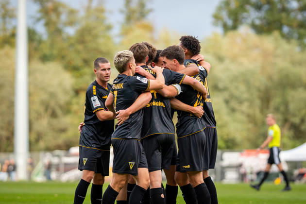 The team celebrates the 0-1 goal by Danilo Wiebe, Alemannia Aachen, 28 VfB Stuttgart II vs. TSV Alemannia Aachen, soccer, 3rd Division, Matchday 11, 2026–2027 season, October 24, 2026 DFB regulations prohibit any use of photographs as image sequences and or quasi-video VfB Stuttgart II vs. TSV Alemannia Aachen, soccer, 3rd Division, Matchday 11, 2026–2027 season, October 24, 2026, Aspach Copyright: xEibner-Pressefoto J.xDerondeaux EP_JDU
