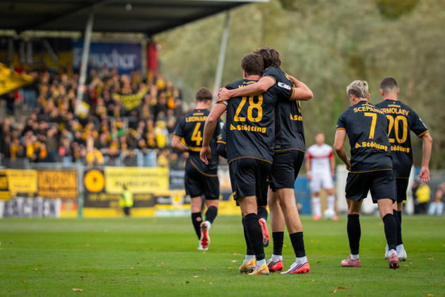The team celebrates the 0-1 goal by Danilo Wiebe, Alemannia Aachen, 28 VfB Stuttgart II vs. TSV Alemannia Aachen, soccer, 3rd Division, Matchday 11, 2026–2027 season, October 24, 2026 DFB regulations prohibit any use of photographs as image sequences and or quasi-video VfB Stuttgart II vs. TSV Alemannia Aachen, soccer, 3rd Division, Matchday 11, 2026–2027 season, October 24, 2026, Aspach Copyright: xEibner-Pressefoto J.xDerondeaux EP_JDU