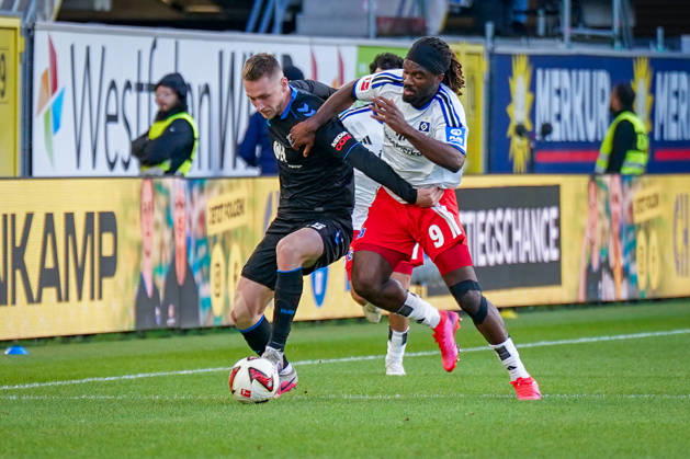 German Soccer Bundesliga 2026–2027, Matchday 7: SC Paderborn vs. Hamburger SV at Home Deluxe Arena, Paderborn; Tjark Scheller (Paderborn) and Terem Moffi (Hamburger SV), No. 9, in a tackle Copyright: xJOERANxSTEINSIEKx