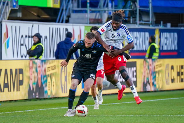 German Soccer Bundesliga 2026–2027, Matchday 7: SC Paderborn vs. Hamburger SV at Home Deluxe Arena, Paderborn; Tjark Scheller (Paderborn) and Terem Moffi (Hamburger SV), No. 9, in a tackle Copyright: xJOERANxSTEINSIEKx