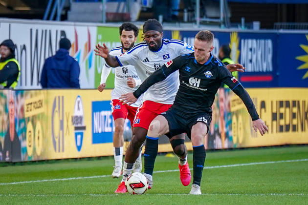 German Soccer Bundesliga 2026–2027, Matchday 7: SC Paderborn vs. Hamburger SV at Home Deluxe Arena, Paderborn; Tjark Scheller (Paderborn) and Terem Moffi (Hamburger SV), No. 9, in a tackle Copyright: xJOERANxSTEINSIEKx