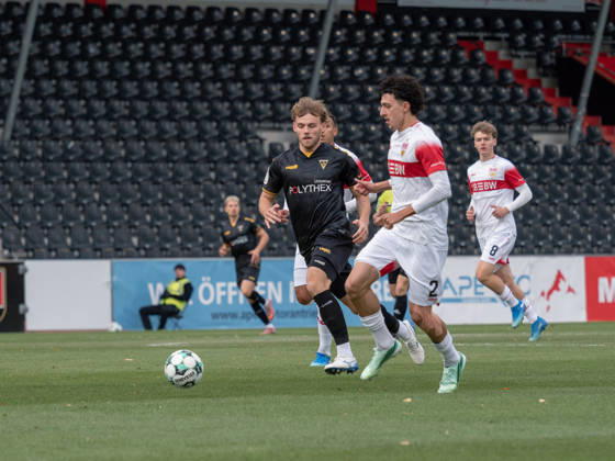 Ameen Al Dakhil (VfB Stuttgart II), 02, clears the ball past Mika Schroers (TSV Alemannia Aachen), 27, GER, soccer, VfB Stuttgart II vs. Alemannia Aachen, 3rd Division, Matchday 11, Aspach, 2026–2027 season, October 24, 2026 GER, Soccer, VfB Stuttgart II vs. Alemannia Aachen, 3rd Division, Matchday 11, Aspach, 2026–2027 season, October 24, 2026 Aspach Copyright: xCarstenxSchweringx EP_CSG