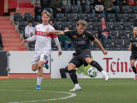 Shot on goal by Mika Schroers of TSV Alemannia Aachen, No. 27 in the penalty area, scoring chance, action in the box, offensive play, attack, goal threat GER, soccer, VfB Stuttgart II vs. Alemannia Aachen, 3rd Division, Matchday 11, Aspach, 2026–2027 season, October 24, 2026, GER, soccer, VfB Stuttgart II vs. Alemannia Aachen, 3. Liga, Matchday 11, Aspach, 2026–2027 season, October 24, 2026, Aspach Copyright: xCarstenxSchweringx EP_CSG