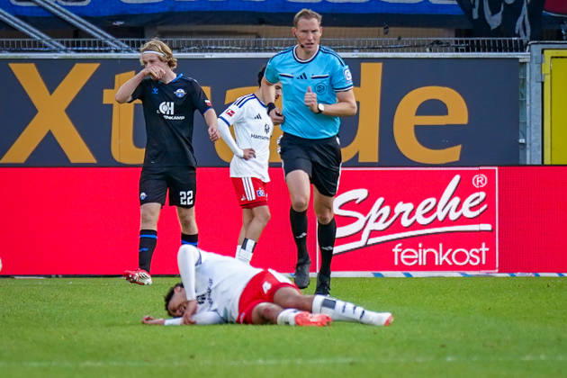 German Soccer Bundesliga 2026–2027, Matchday 7: SC Paderborn vs. Hamburger SV at Home Deluxe Arena, Paderborn; Referee: Martin Petersen; Stuttgart rushes to the aid of the injured Bilal Nadir of Hamburger SV, 4 Copyright: xJOERANxSTEINSIEKx
