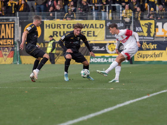 Tackle between Matti Wagner (TSV Alemannia Aachen, 03) and Lauri Lukas Penna (VfB Stuttgart II), 07, running duel, sprint duel, possession GER, soccer, VfB Stuttgart II vs. Alemannia Aachen, 3rd League, Matchday 11, Aspach, 2026–2027 season, October 24, 2026, GER, Soccer, VfB Stuttgart II vs. Alemannia Aachen, 3rd Division, Matchday 11, Aspach, 2026–2027 season, October 24, 2026, Aspach Copyright: xCarstenxSchweringx EP_CSG