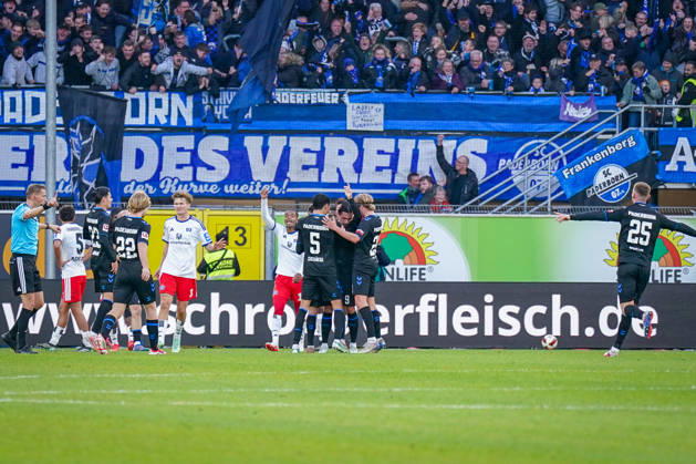 German Soccer Bundesliga 2026–2027, Matchday 7: SC Paderborn vs. Hamburger SV at Home Deluxe Arena, Paderborn. Goal and celebration following the 1–0 score by Rayan Philippe for Paderborn. Joy, emotion, and cheering. Copyright: xJOERANxSTEINSIEKx