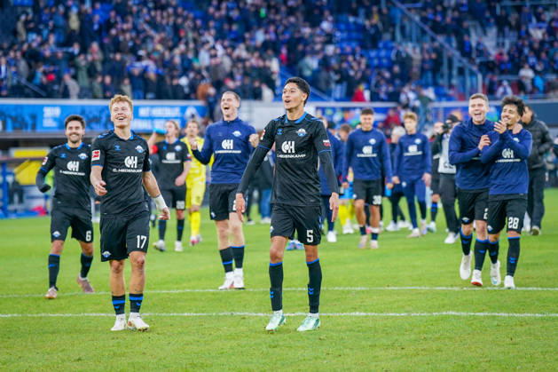 Germany Soccer Bundesliga 2026–2027, Matchday 7: SC Paderborn vs. Hamburger SV at Home Deluxe Arena, Paderborn—Joy, Excitement, Jubilation after the 1–0 victory by Rayan Philippe (Paderborn 9), Laurin Curda (Paderborn 17), Santiago Castaneda (Paderborn 5), Laurin Ulrich (Paderborn 28), and Tom Baack (Paderborn 6) Copyright: xJOERANxSTEINSIEKx