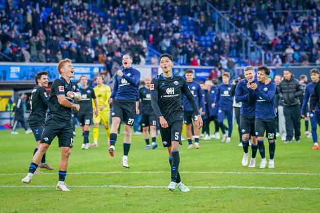 German Soccer Bundesliga 2026–2027, Matchday 7: SC Paderborn vs. Hamburger SV at Home Deluxe Arena, Paderborn—Joy, Emotions, celebration following the 1–0 victory by Rayan Philippe (Paderborn 9), Laurin Curda (Paderborn 17), Santiago Castaneda (Paderborn 5), Laurin Ulrich (Paderborn 28), Tom Baack (Paderborn 6), Steffen Tigges (Paderborn 27), and the team Copyright: xJOERANxSTEINSIEKx