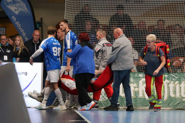 October 24, 2026 Men s Handball 2026–2027, 2nd Division, Matchday 9: Dessau Roßlauer HV 06 vs. SC DHfK Leipzig at Anhalt Arena, Dessau; Marcel Nowak, Dessau, 15, blue, is carried out of the arena by the emergency physician, first responders, and Yannick Danneberg, Dessau, 26, blue, as well as Yannick Marcos Pust, Dessau, 98, blue. Dessau-Roßlau, Saxony-Anhalt, Germany