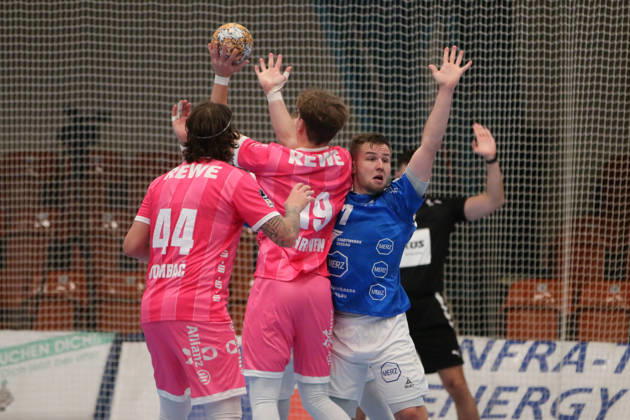 October 24, 2026 Men s Handball 2026–2027, 2nd Division, Matchday 9: Dessau Roßlauer HV 06 vs. SC DHfK Leipzig, Anhalt Arena, Dessau, Carl Phillip Haake, Dessau, 7, blue, with a determined block against Finn Schroven, Leipzig, 19, pink; Dessau Roßlau, Saxony-Anhalt, Germany