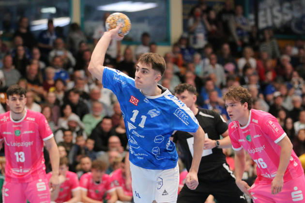 October 24, 2026 Men s Handball 2026–2027, 2nd Division, Matchday 9: Dessau Roßlauer HV 06 vs. SC DHfK Leipzig, Anhalt Arena, Dessau, Alen Hadzimuhamedovic, Dessau, 11, in blue during a penalty throw Dessau Roßlau Saxony-Anhalt Germany