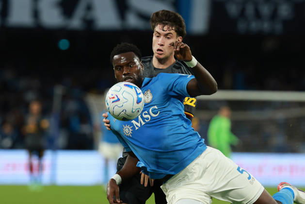 Napoli’s Benoît Badiashile fights for the ball with Roma’s Matías Soulé during the Serie A soccer match between Napoli and Roma at the Diego Armando Maradona Stadium in Naples, southern italy - Saturday , October 24, 2026. - Soccer .  Copyright: xAlessandroxGarofalo LaPressex