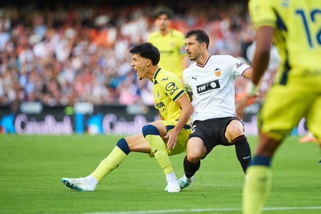 Carlos Macia of Villarreal CF and Guido Rodriguez of Valencia CF during the LaLiga EA Sports match between Valencia CF and Villarreal CF at Mestalla on October 24, 2026, in Valencia, Spain