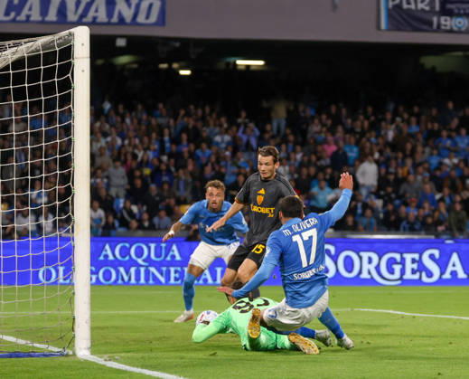 Serie A championship football match - 2026 27: Napoli vs Roma Mathias Olivera OF SSC Napoli - Pierluigi Gollini of AS Roma during the football match on 24 10 2026 part of the 2026 27 Italian Serie A championship held in Naples at the Stadio Diego Armando Maradona between SSC Napoli and AS Roma NAPOLI stadio Diego Armando Maradona CAMPANIA ITALIA Copyright: xFABIOxSASSO FPAxFabioxSassox Napoli Roma2026_10_24Fabio Sasso0613