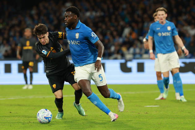 Napoli’s Benoît Badiashile fights for the ball with Roma’s Matías Soulé during the Serie A soccer match between Napoli and Roma at the Diego Armando Maradona Stadium in Naples, southern italy - Saturday , October 24, 2026. - Soccer .  Copyright: xAlessandroxGarofalo LaPressex