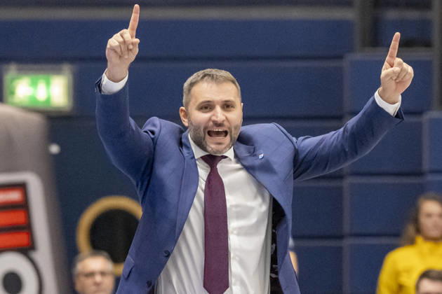 EasyCredit Basketball Bundesliga 2026–2027: Syntainics MBC vs. Rostock Seawolves, Weissenfels, Germany, October 24, 2026. Pictured: Head Coach Vladimir Jovanovic of Weissenfels gesturing at the Weissenfels Stadthalle in Weissenfels, Saxony-Anhalt, Germany