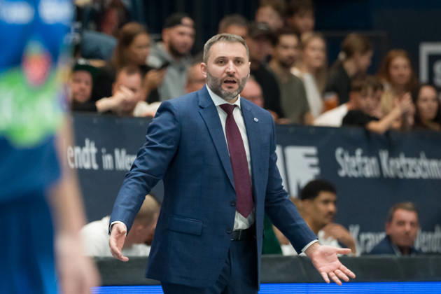 Vladimir Jovanovic MBC, Head Coach, Syntainics MBC vs. Rostock Seawolves, BBL, Men s Basketball 1st Bundesliga, Matchday 6 of the 2026–27 season, October 24, 2026, Weißenfels Stadthalle, Saxony-Anhalt, Germany
