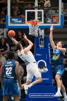 Johnathan Stove (Rostock), 22, Jure Planinic (MBC), 44, Artur Konontsuk (Rostock), 34, Syntainics MBC vs. Rostock Seawolves, BBL, Men s Basketball 1st Bundesliga, Matchday 6 of the 2026–27 season, October 24, 2026, Weißenfels Stadthalle, Saxony-Anhalt, Germany