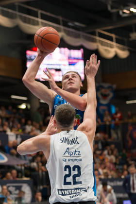 Artur Konontsuk (Rostock), 34, Borisa Simanic (MBC), 22, Syntainics MBC vs. Rostock Seawolves, BBL, Men s Basketball 1st Bundesliga, Matchday 6 of the 2026–27 season, October 24, 2026, Weißenfels Stadthalle, Saxony-Anhalt, Germany